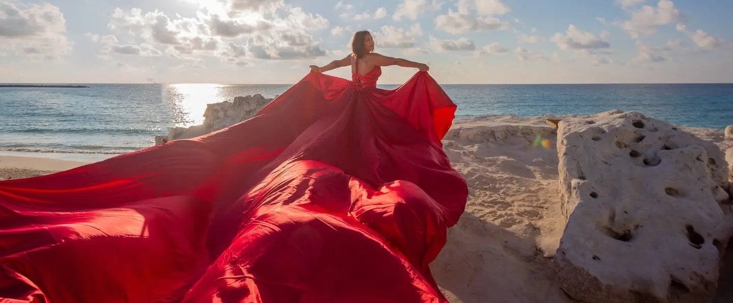 Flying Dress Cancun with Drone — Pro Art Photographers