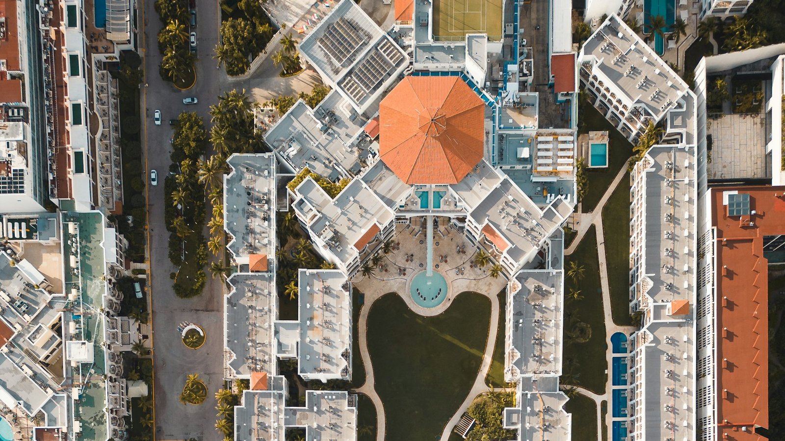 Aerial view of the beachfront resort zone in Cancun where Pro Art Photographers shoots flying dress sessions at Live Aqua