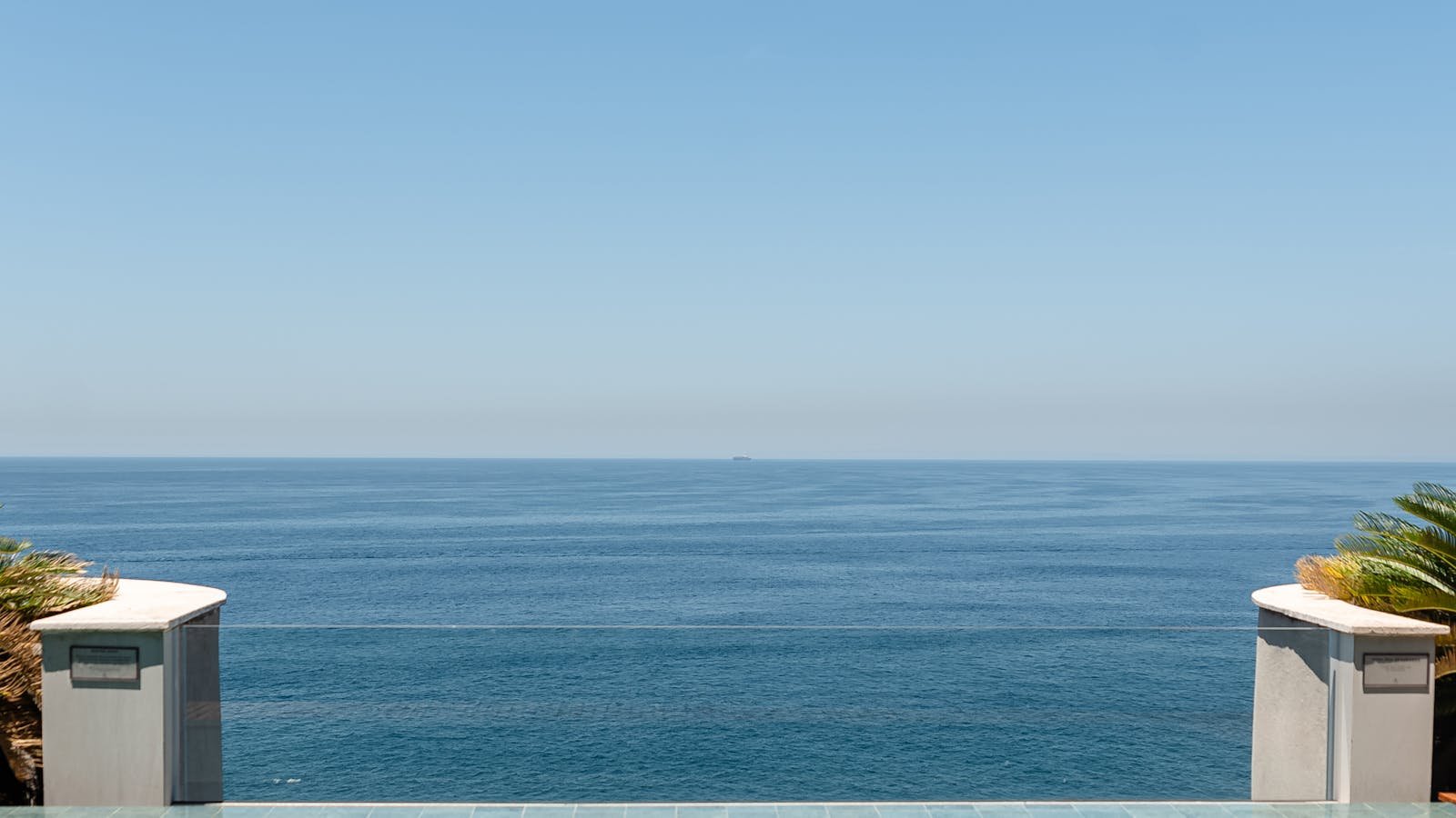 Playa caribeña tranquila en el InterContinental Presidente Cancún en Boulevard Kukulcan Km 7.5 donde Pro Art Photographers realiza sesiones de vestido volador