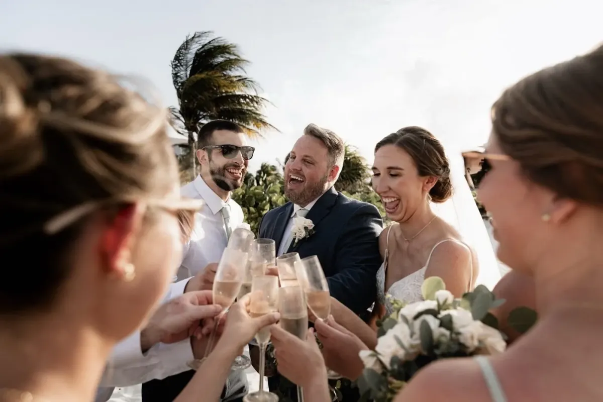 First Look on the Beach: Pros, Cons & How to Set It Up - Pro Art Photographers